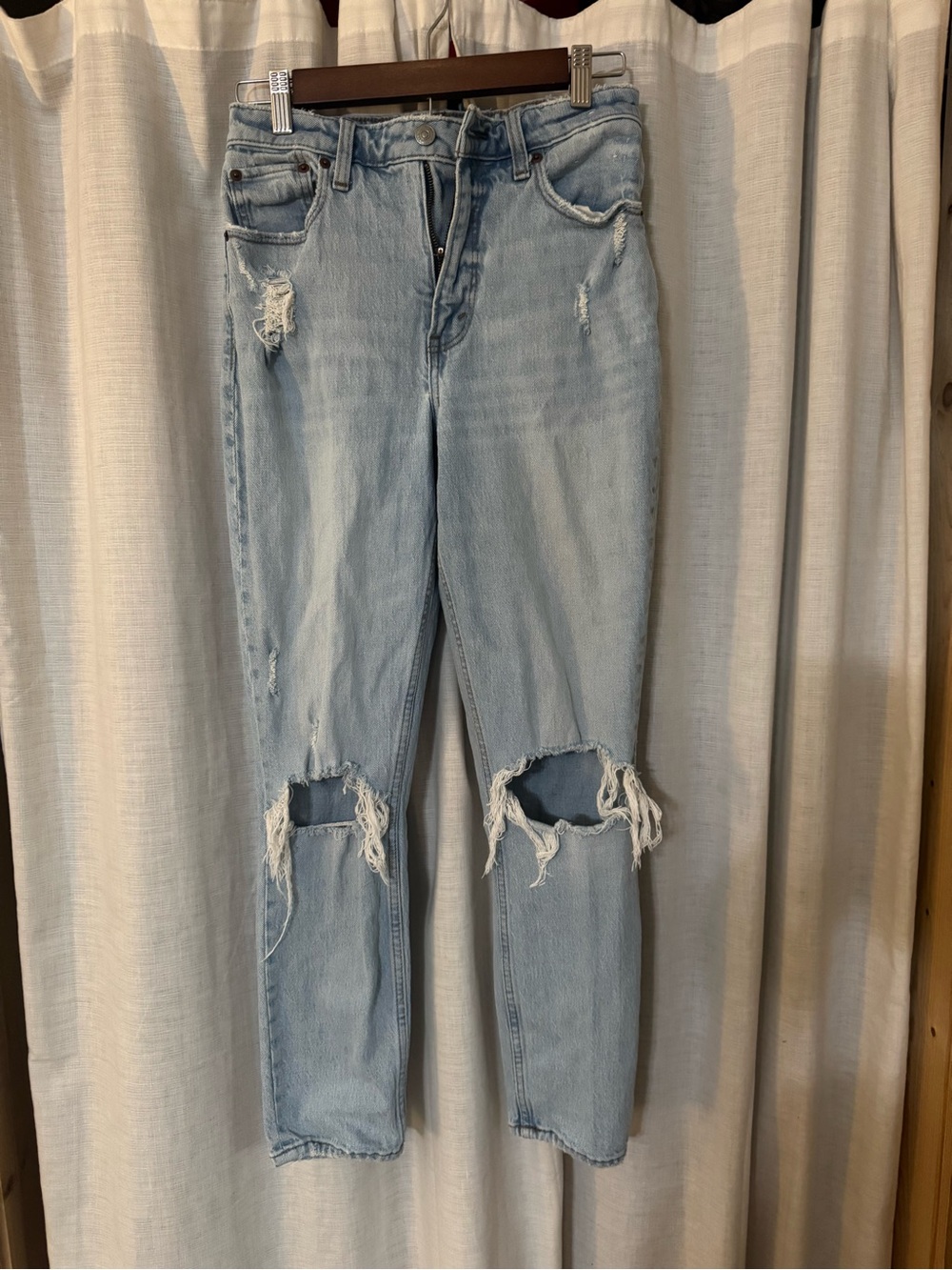 Abercrombie Curve Love High Rise Skinny Jeans 26R Light Wash Distressed Raw Hem